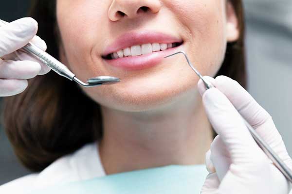 أين يقوم المشاهير بعلاج أسنانهم في تركيا؟ الدليل الشامل لسياحة الأسنان للمشاهير